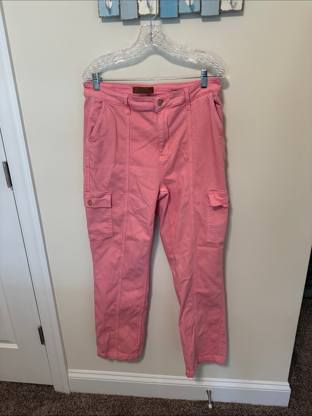 Judy Blue Women’s High-Waisted Pink Garment-Dyed Cargo Jeans / Size 15/32